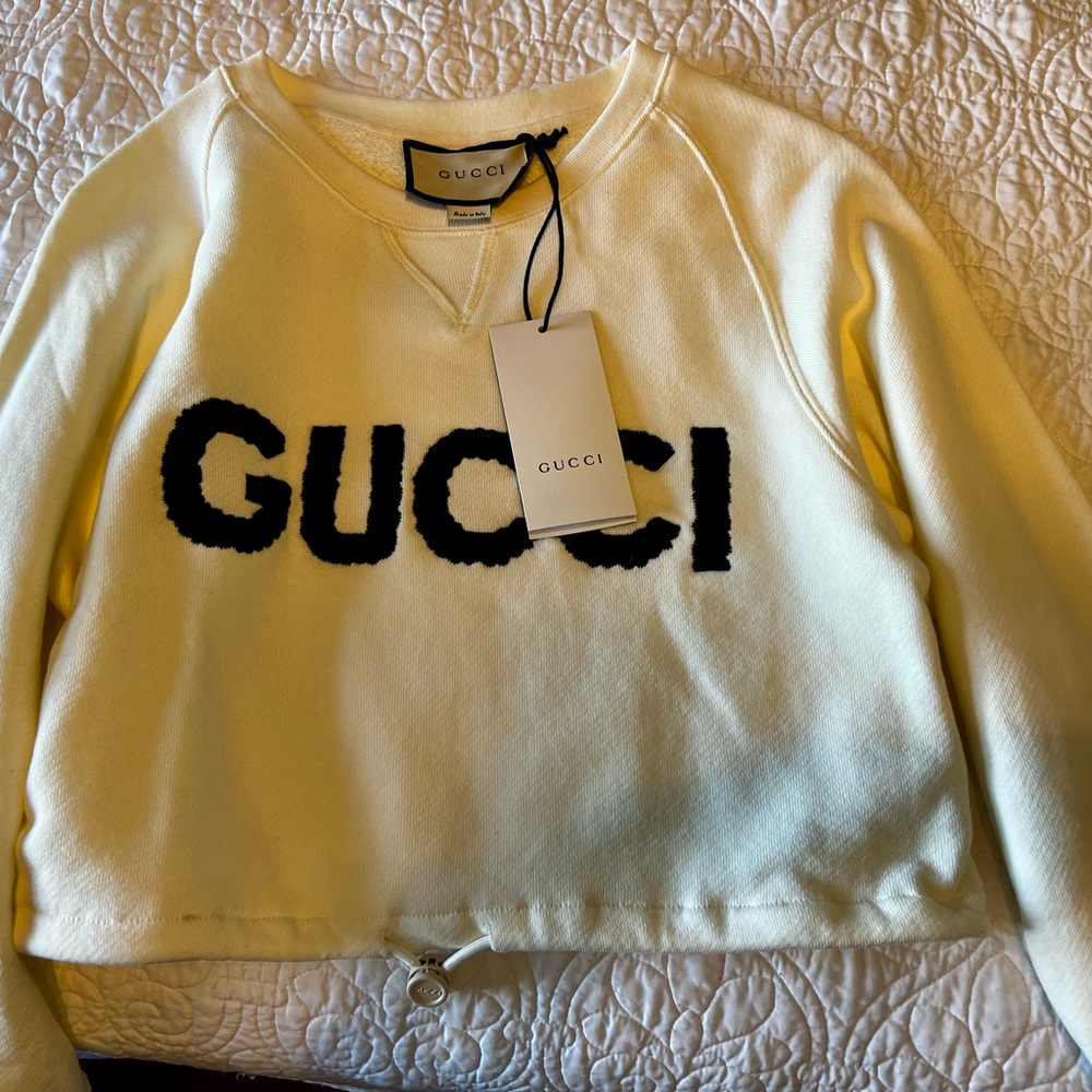 Gucci White / Cream Women’s Crop Crewneck Sweatshirt. Black Letters. Size S. NWT - Picture 3 of 4